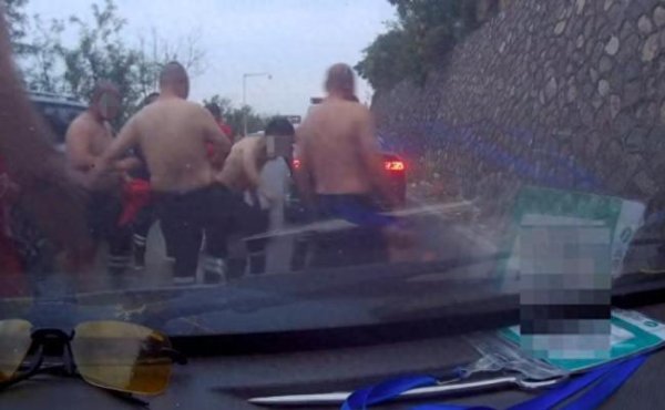 景盛配资 男子称遭救援队多人殴打 官方介入 双方冲突引发关注